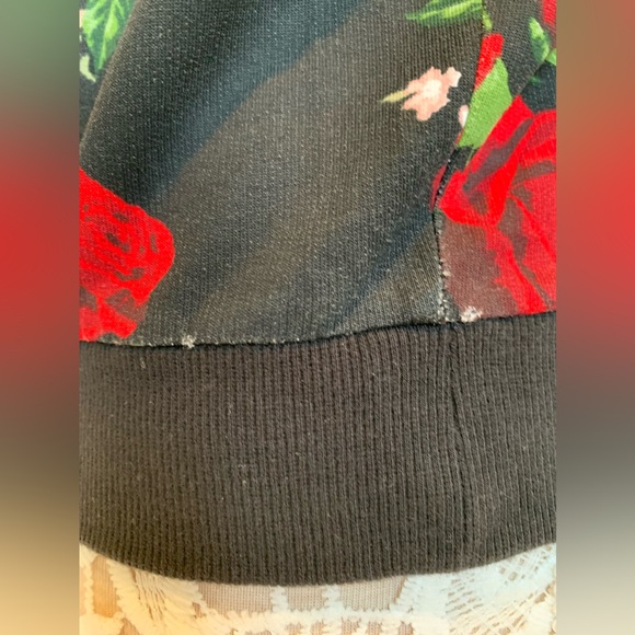 Divided by H&M rose pattern black sweatshirt size Small 100% lightweight cotton - Picture 10 of 10